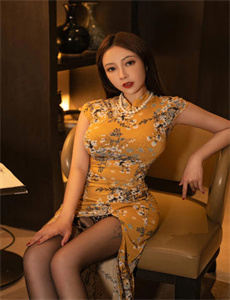 忘忧草 WYC 在线/他会议室在桌下含着B